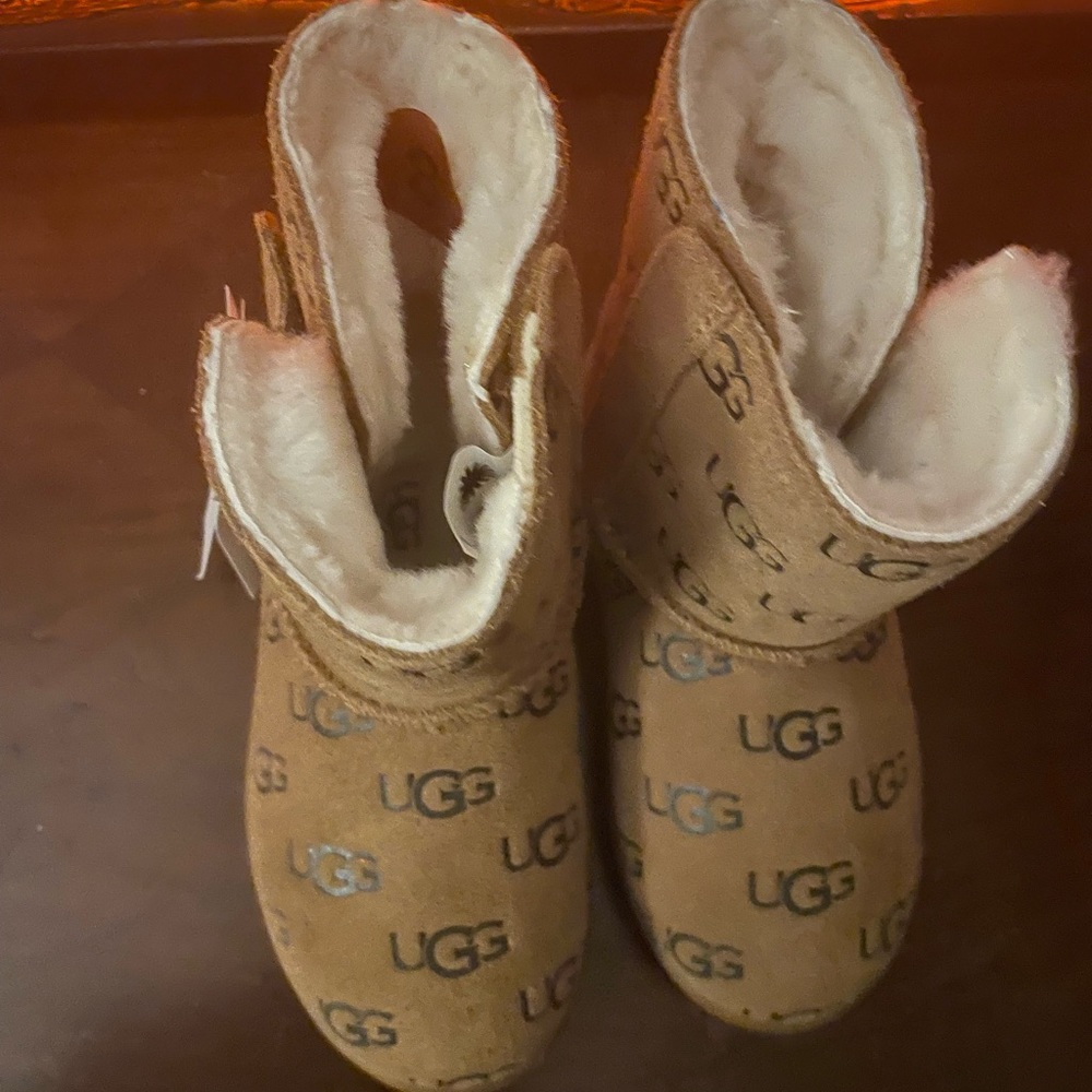 New unused Authentic children’s Ugg logo boots.